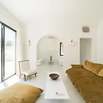Spacious Garden & Cinema Costa Da Caparica | By Airnest Charneca (Setubal)