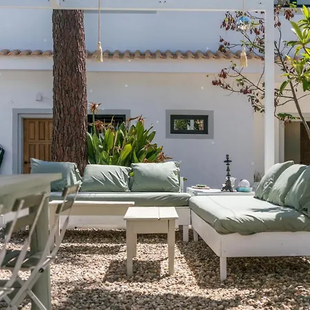 Spacious Garden & Cinema Costa Da Caparica | By Airnest *