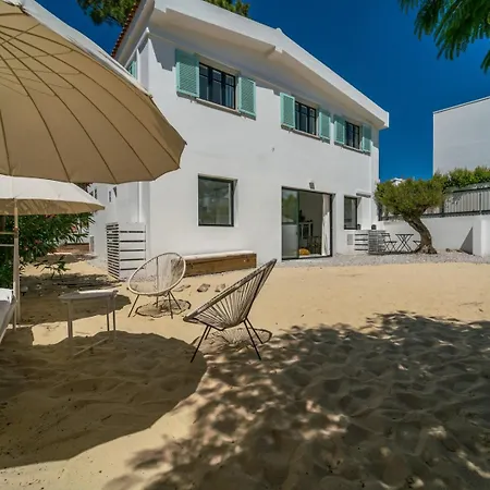 Spacious Garden & Cinema Costa Da Caparica | By Airnest * シャルネカ