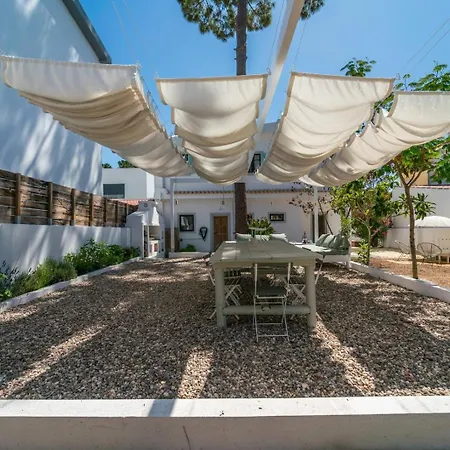 Spacious Garden & Cinema Costa Da Caparica | By Airnest Вилла Шарнека