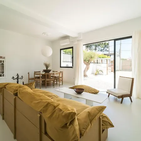 Spacious Garden & Cinema Costa Da Caparica | By Airnest シャルネカ