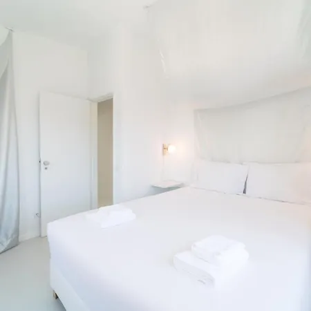 Spacious Garden & Cinema Costa Da Caparica | By Airnest Шарнека