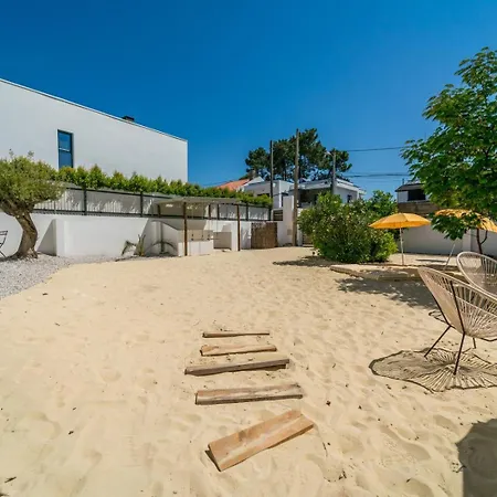 Spacious Garden & Cinema Costa Da Caparica | By Airnest Шарнека