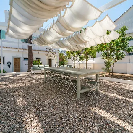 Spacious Garden & Cinema Costa Da Caparica | By Airnest