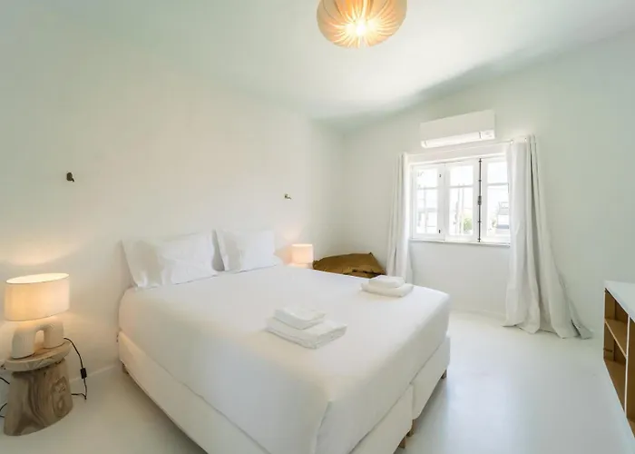 Spacious Garden & Cinema Costa Da Caparica | By Airnest 빌라 차르네카