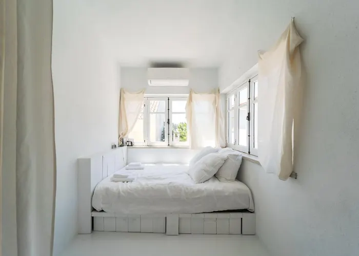 Spacious Garden & Cinema Costa Da Caparica | By Airnest 빌라 차르네카