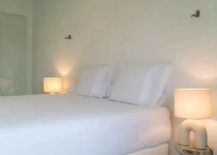 Spacious Garden & Cinema Costa Da Caparica | By Airnest * 차르네카