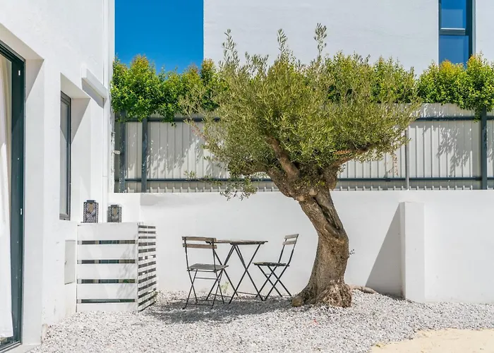 Spacious Garden & Cinema Costa Da Caparica | By Airnest