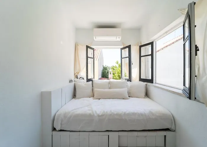 Spacious Garden & Cinema Costa Da Caparica | By Airnest