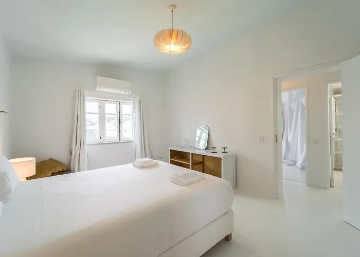 Spacious Garden & Cinema Costa Da Caparica | By Airnest