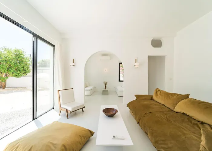 Spacious Garden & Cinema Costa Da Caparica | By Airnest 차르네카