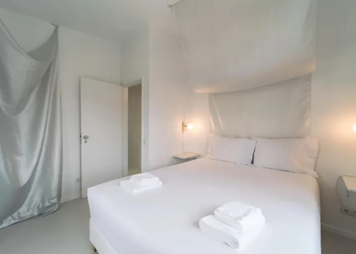 Spacious Garden & Cinema Costa Da Caparica | By Airnest *