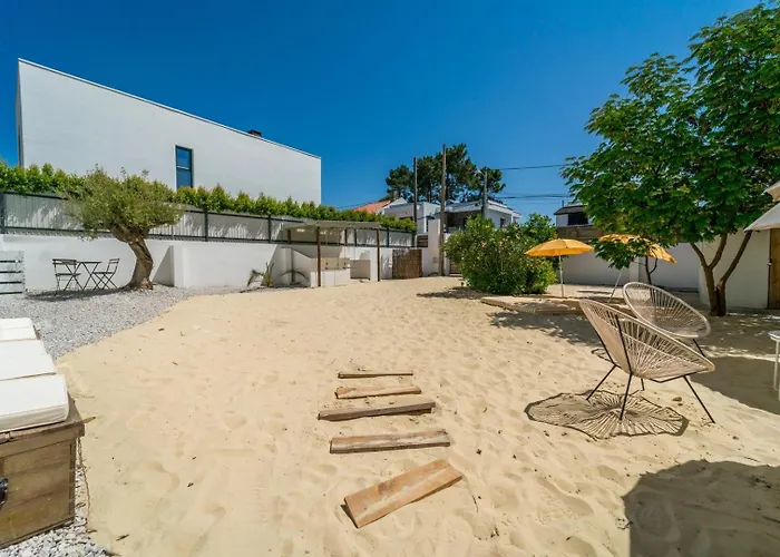 Spacious Garden & Cinema Costa Da Caparica | By Airnest 차르네카
