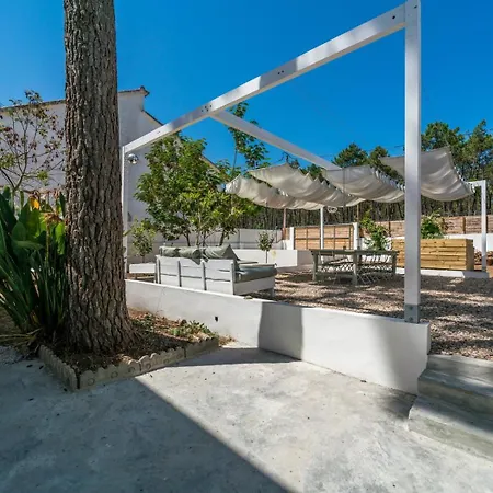 Spacious Garden & Cinema Costa Da Caparica | By Airnest Aroeira (Setubal)