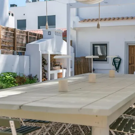 Villa Spacious Garden & Cinema Costa Da Caparica | By Airnest Aroeira (Setubal)