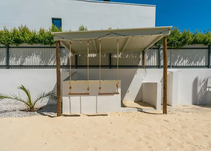 Βίλα Spacious Garden & Cinema Costa Da Caparica | By Airnest Charneca (Setubal)